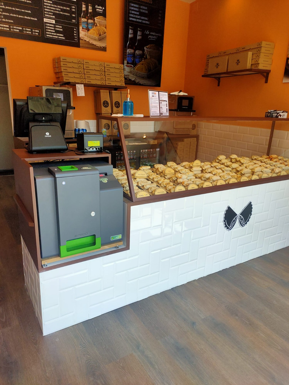 Cajón de cobro automático SITECO instalado en comercio